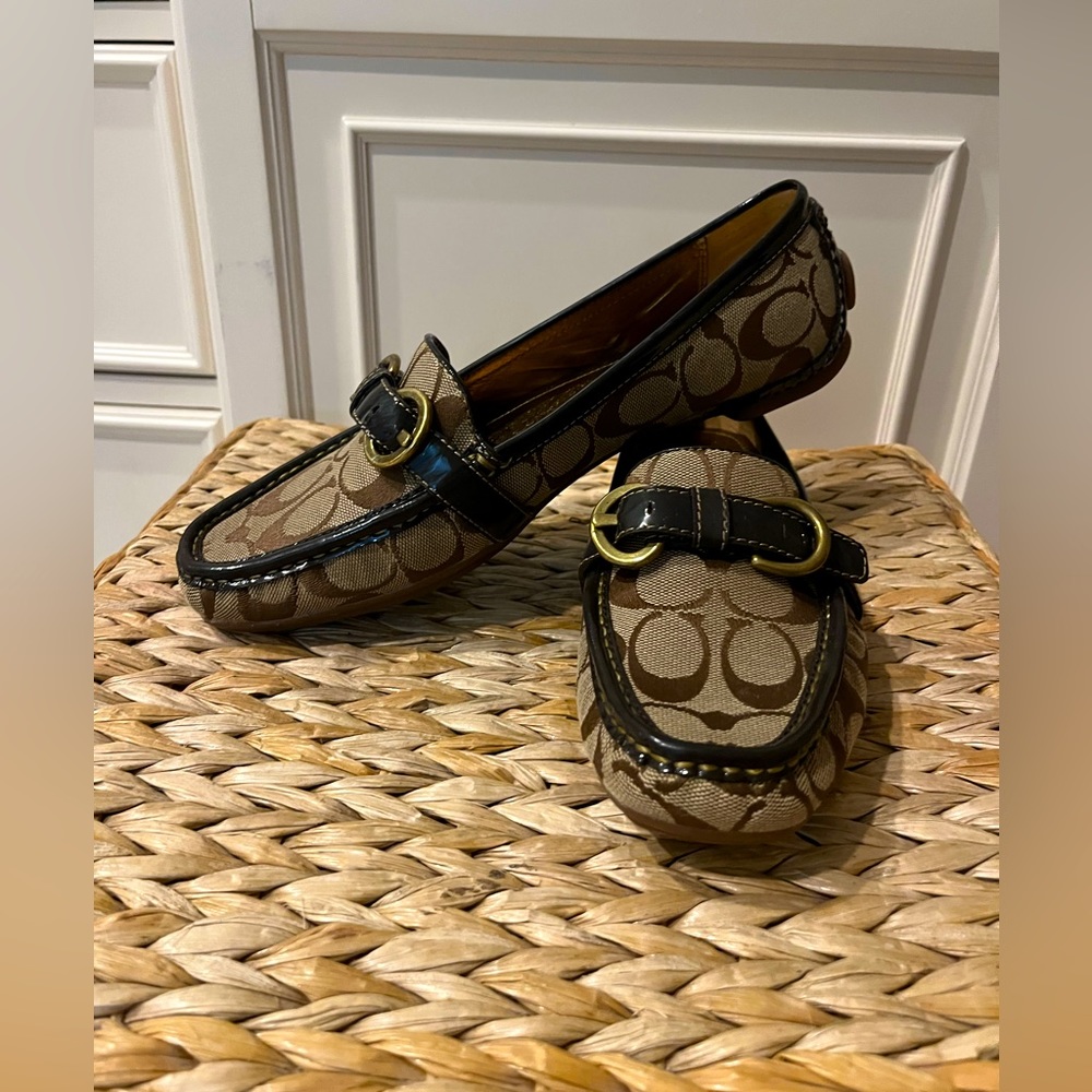 COACH LOGO WOMENS LOAFERS SIZE 9.5 B
